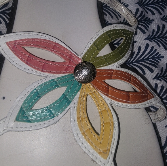 Brighton sz 9M Omega Misses Flip flop sandals Multi color flower with silver - Picture 2 of 7